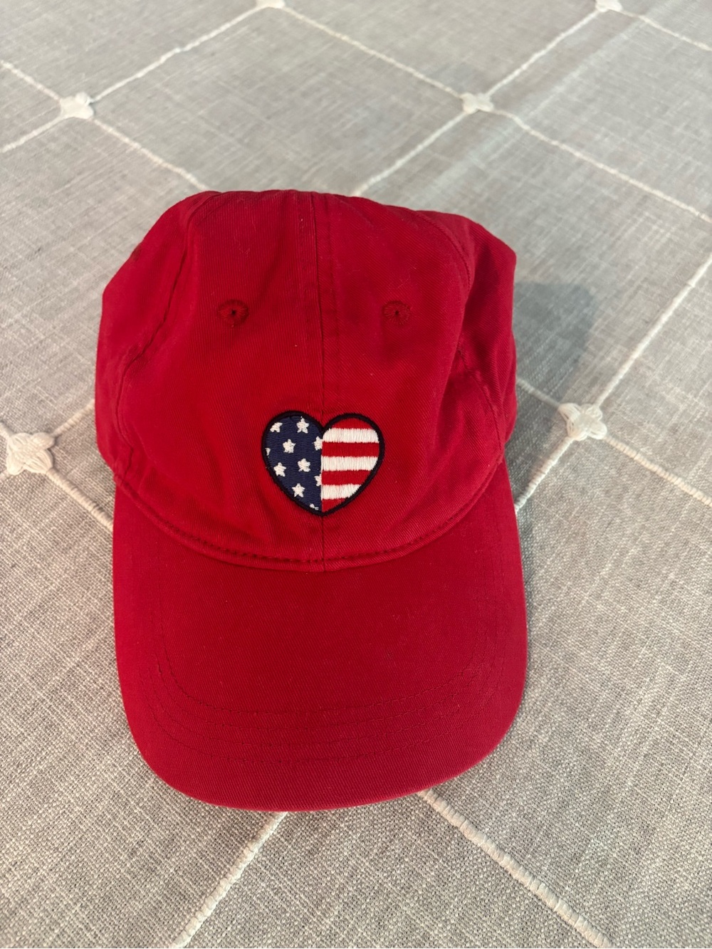 HOLLISTER Red American flag heart  hat